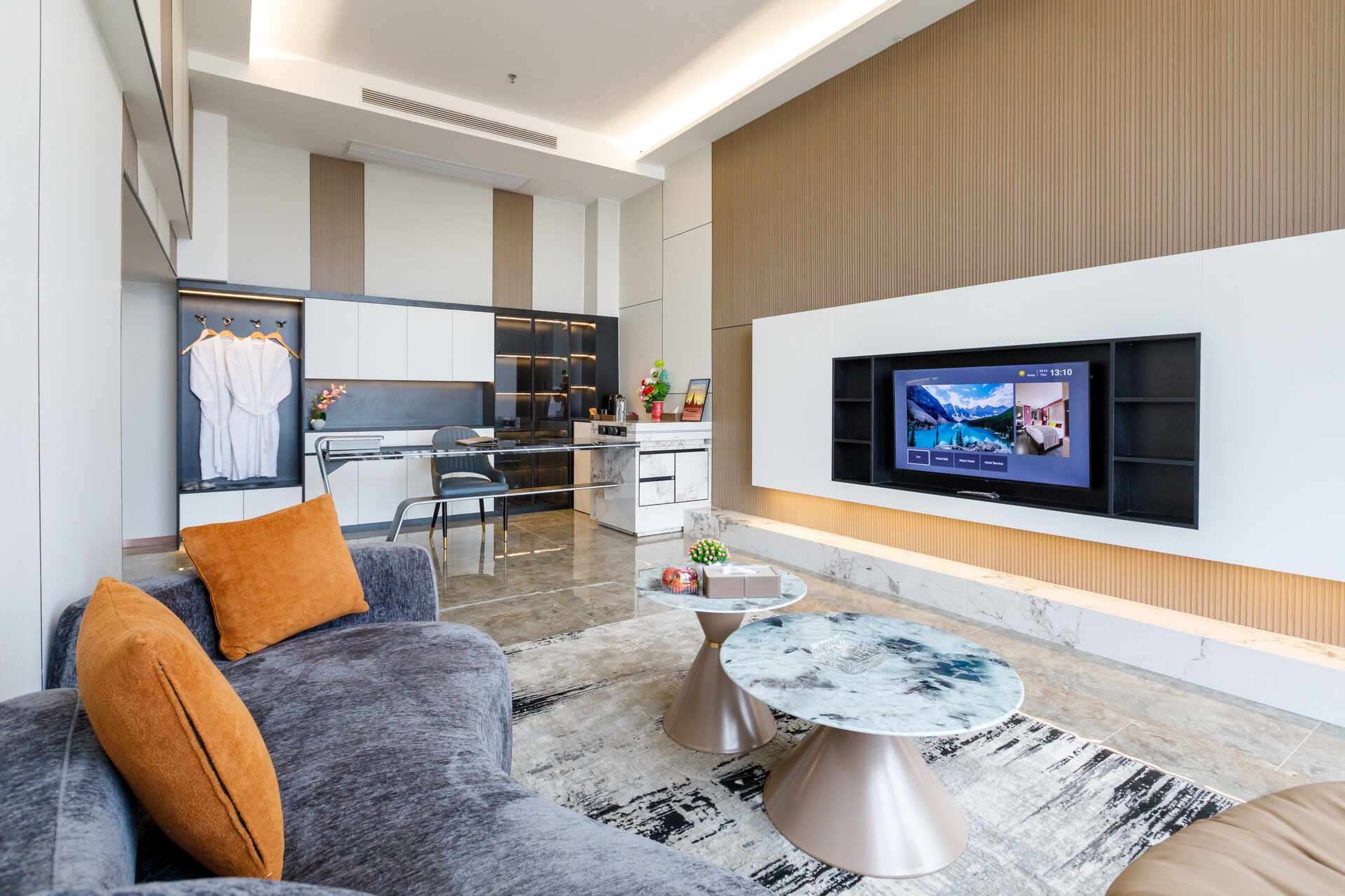 Luxury King Suite